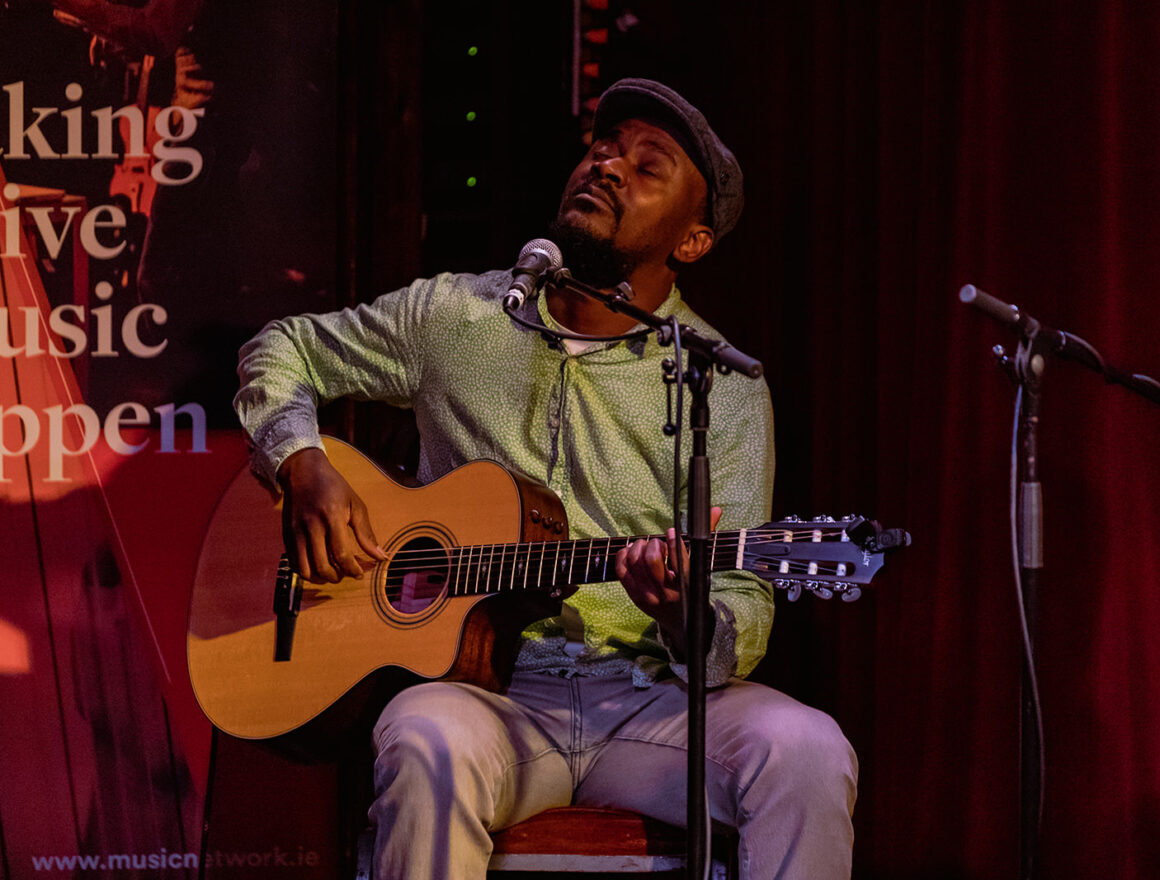 Music Network Commision: ‘Cliath Ceol' by Niall Vallely, Liz Knowles & Niwel Tsumbu