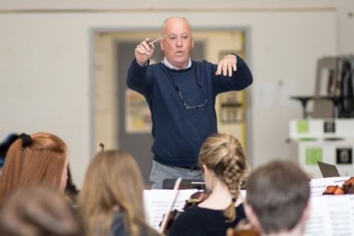 James Cavanagh in rehearsal with Symphonic Waves Youth Orchestra © Cormac McMahon.